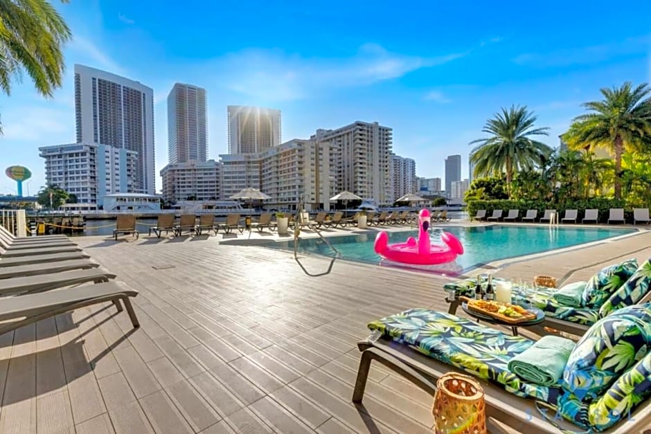 Spectacular View with Balcony, Pool, Near Beach