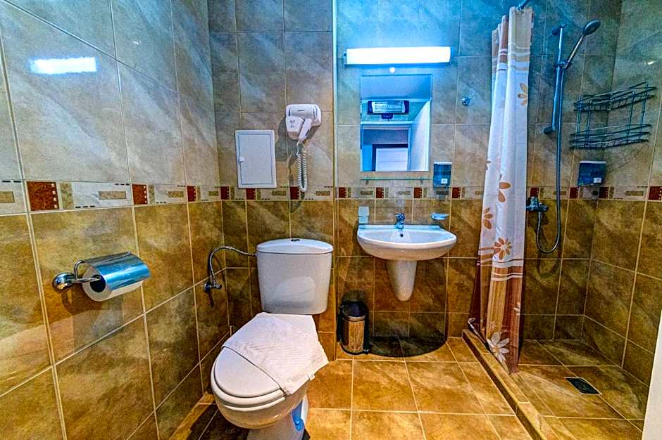 Complex Silver Hills