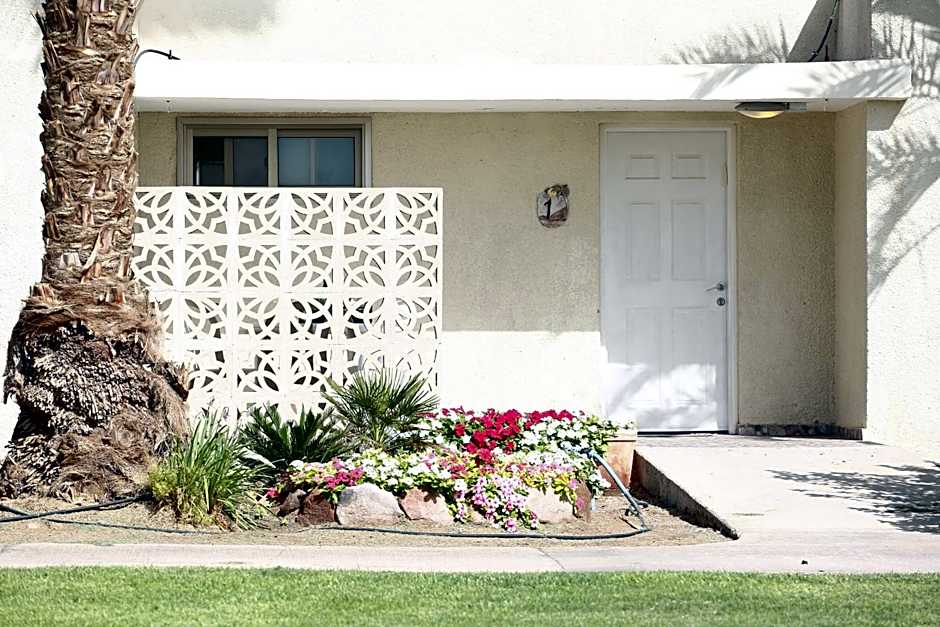 קיבוץ אילות - חדרי אירוח עם בריכה משותפת