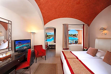 Superior, Queen or Twin Bed, Pool View