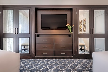 Plaza Luxury Suite Double (2 Double Beds)