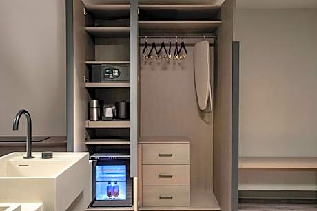 Corner King Room