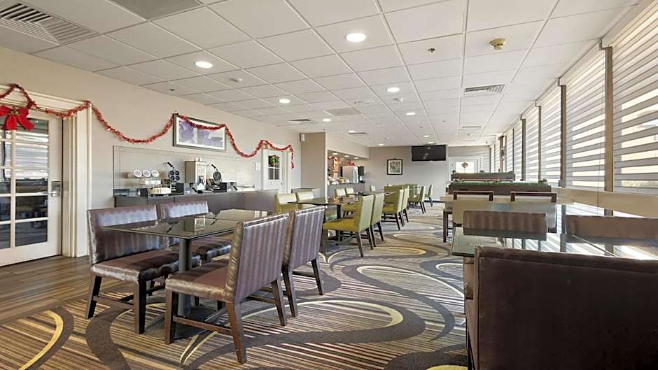 Howard Johnson by Wyndham Sacramento Downtown