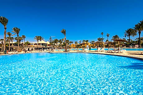 Home2Book Breezy Palm View Duplex with Pool