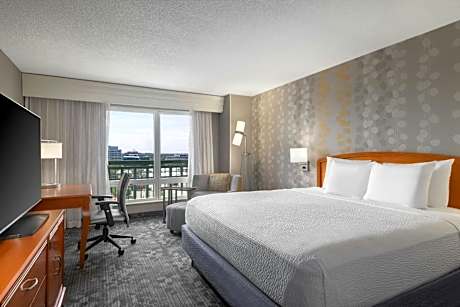 King Room with Bathtub - Mobility Access/Hearing Accessible
