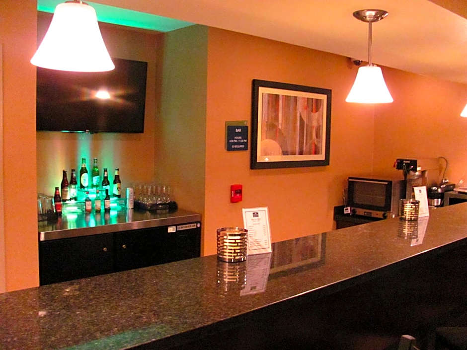 Cobblestone Inn & Suites - Ambridge