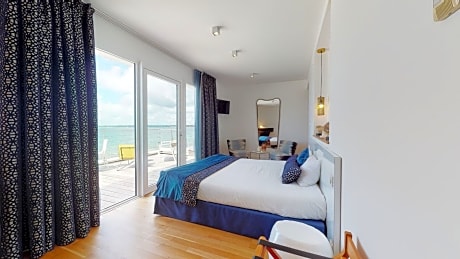 Superior Double Room with Sea View - Ground Floor