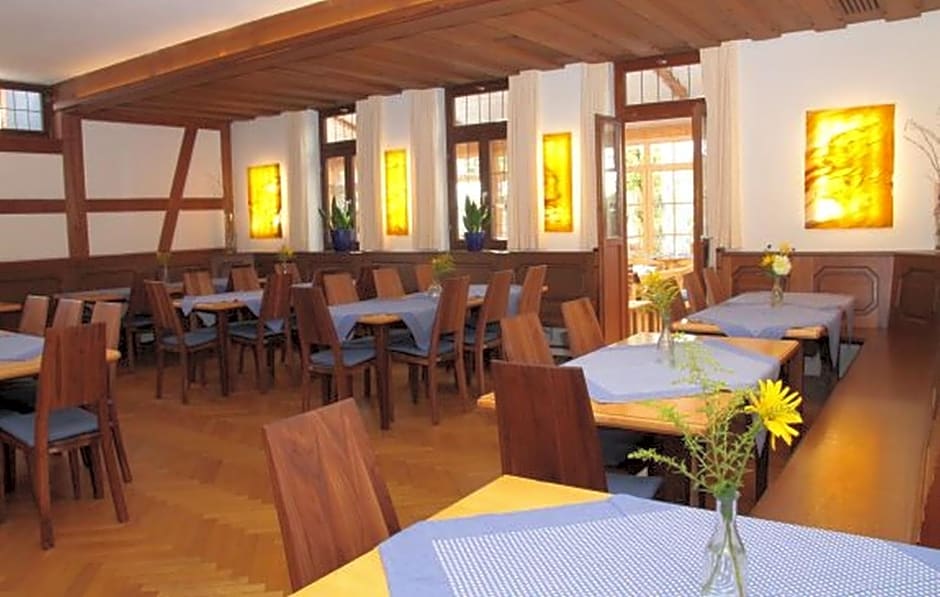 Karpfenhotel & Herrenhaus im Gasthaus Sindel-Buckel
