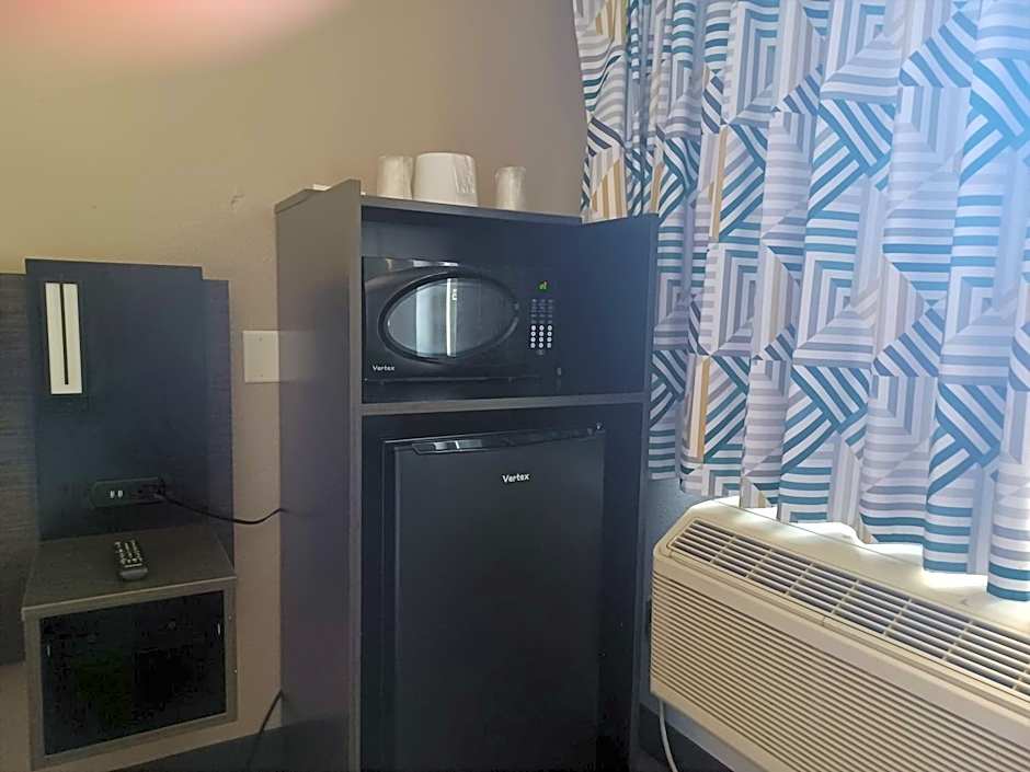 Motel 6-Fresno, CA - Blackstone North