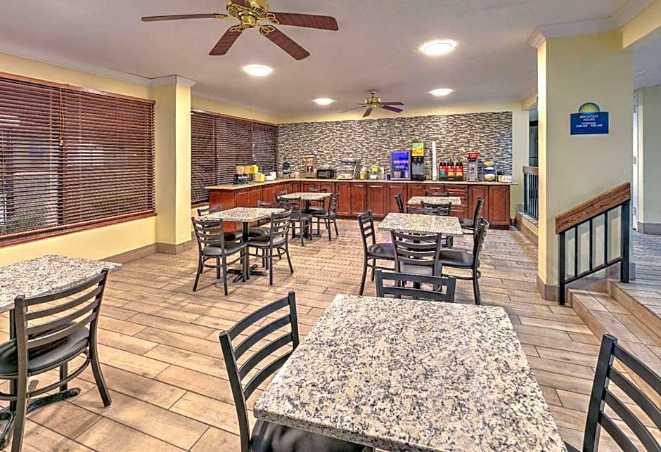 Days Inn by Wyndham Greenville MS