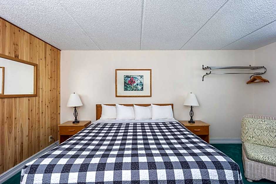 Photo 1 of 8 of 1 King Bed Suite