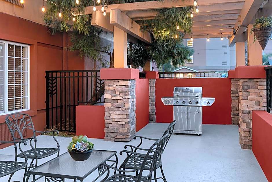 Larkspur Landing Extended Stay Suites Bellevue