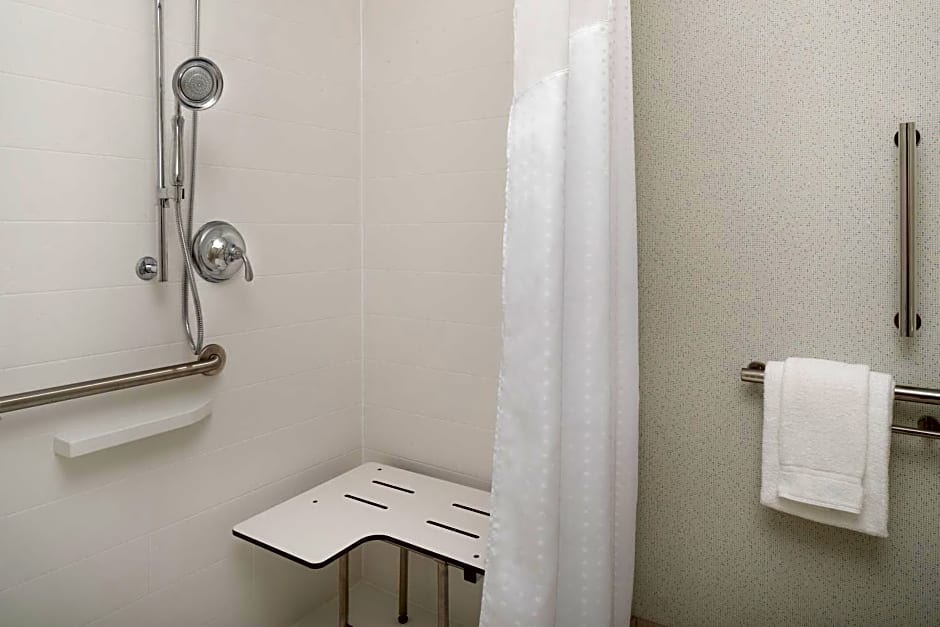 Holiday Inn Express & Suites Duluth North - Miller Hill, an IHG Hotel