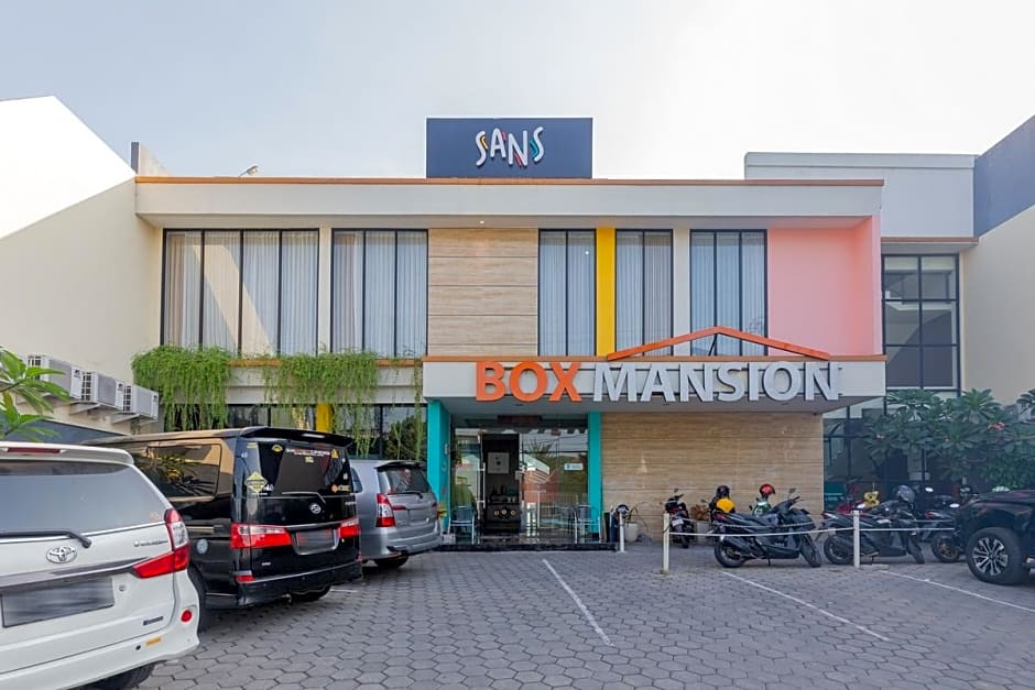 Sans Hotel Box Mansion Surabaya by RedDoorz