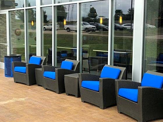 Holiday Inn Express and Suites Hannibal-Medical Center
