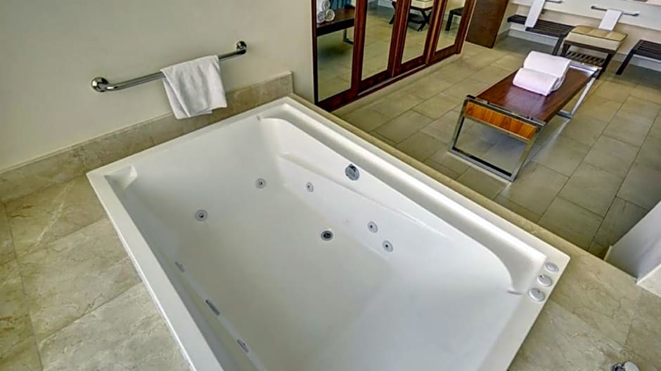 Royalton Blue Waters Autograph All-Inclusive Resor