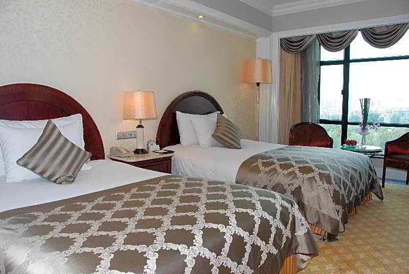 Zhongwei Green Lake Hotel Kunming