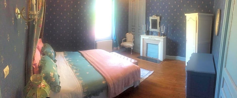 Le manoir de la Source au bord de l'EuroVélo 6