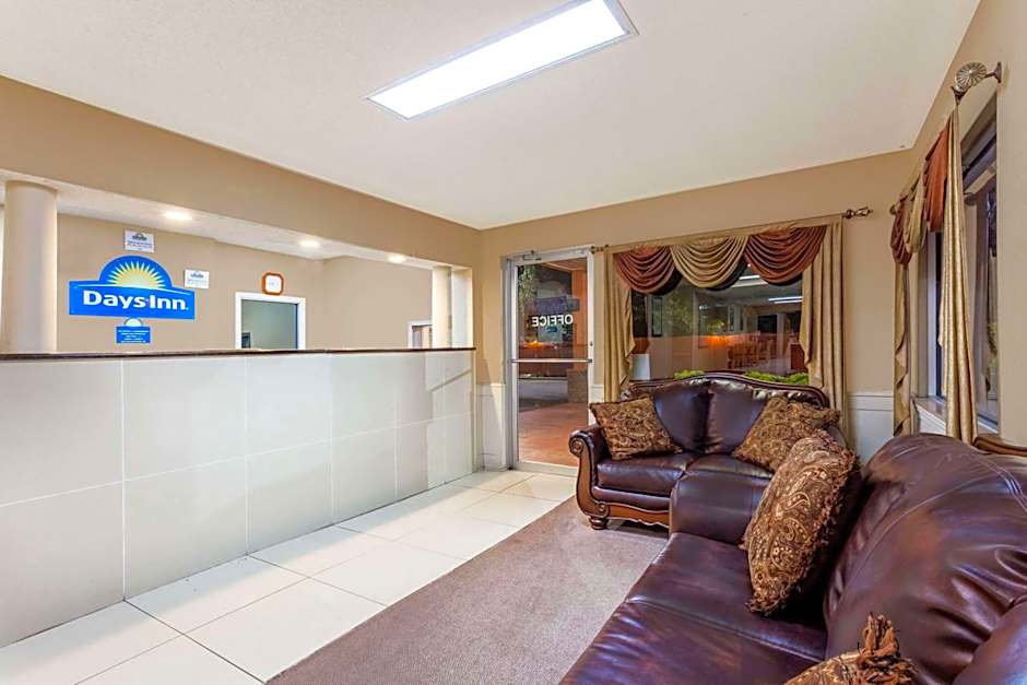 Days Inn by Wyndham Columbia