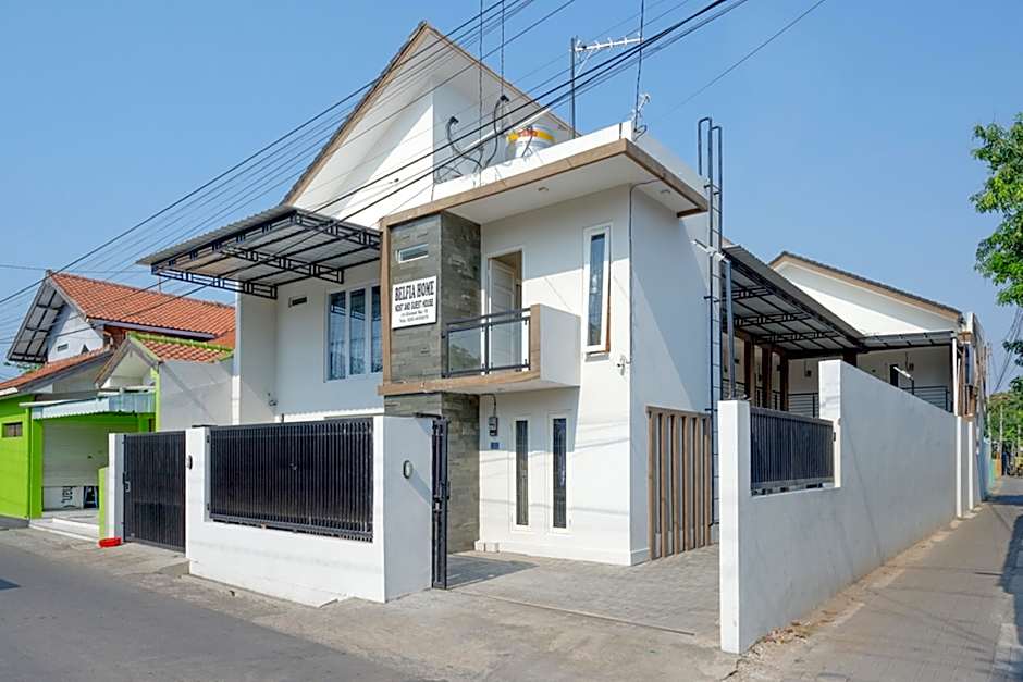 RedDoorz Plus Syariah near Stasiun Tegal 2