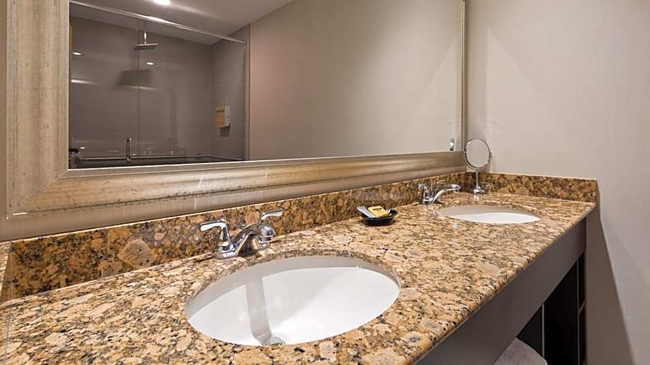 Best Western Plus Ambassador Suites Venice