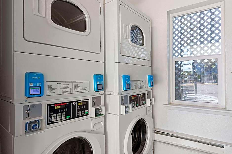 Days Inn by Wyndham Lakewood South Tacoma