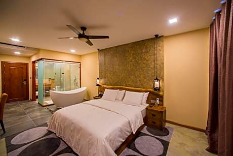 Ocean Front Room with Spa Bath & Balcony