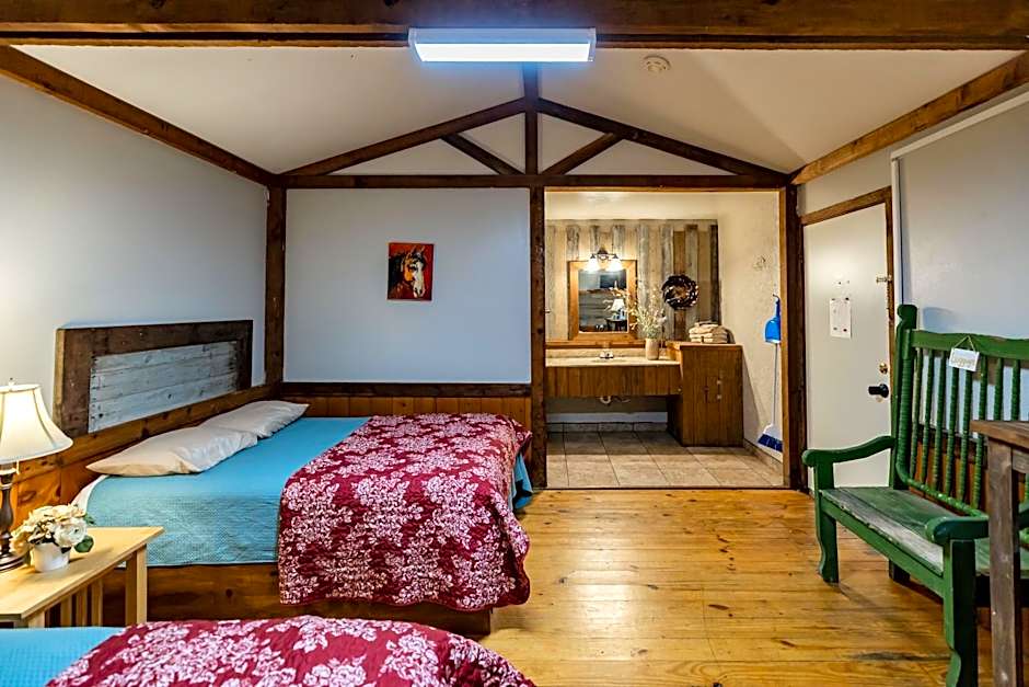 The Historic Leakey Inn