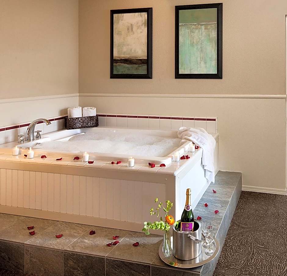 Cambria Landing Inn and Suites