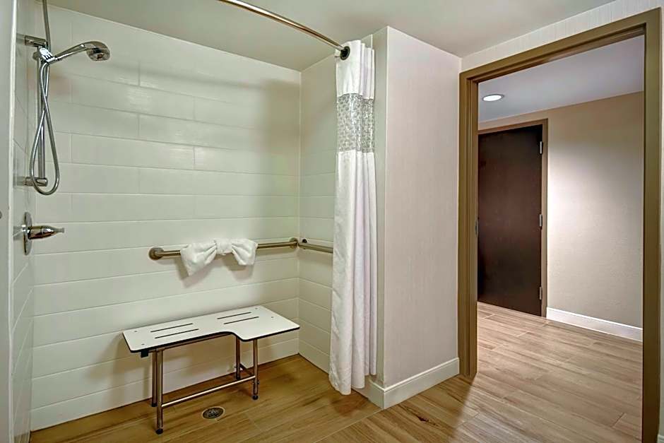 Hampton Inn By Hilton Auburn