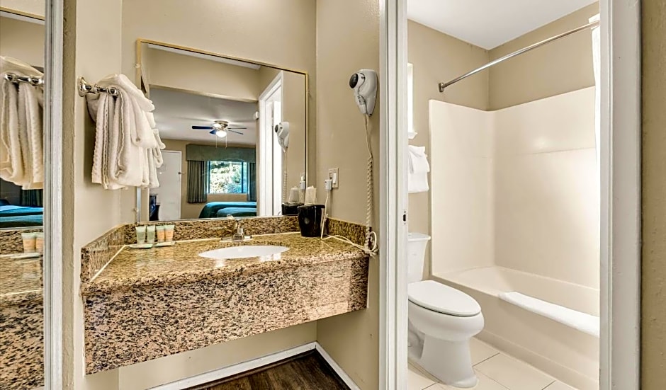 Scottish Fairway Inn