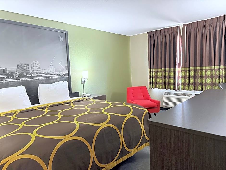 Super 8 by Wyndham Fond Du Lac