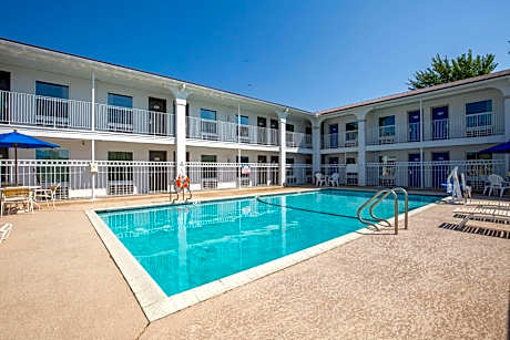 Motel 6-Bryan, TX - University Area