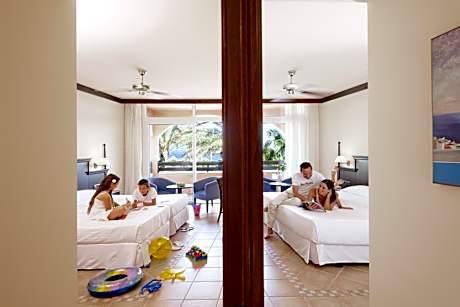 Family Room with Sea View (2 Adults + 2 Children)