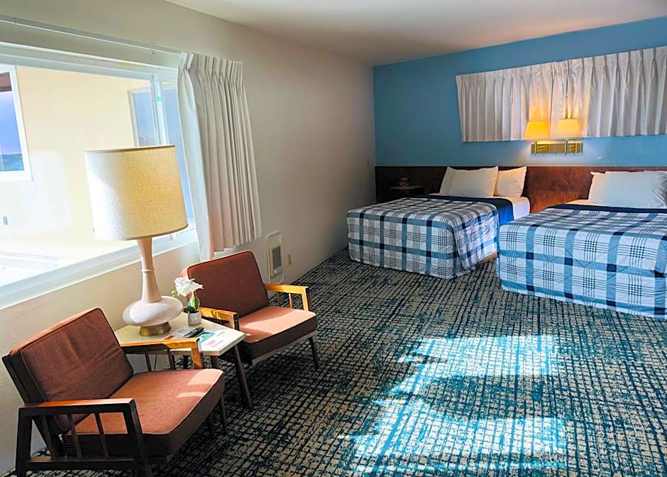 Curly Redwood Lodge