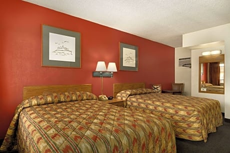 3 double beds, suite, non-smoking