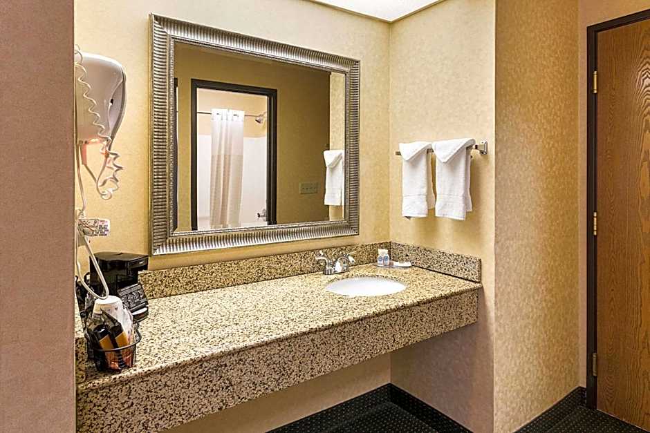 Quality Inn Parkersburg North-Vienna