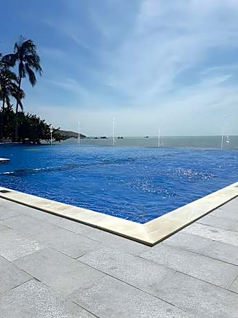 Hon Rom Central Beach Resort