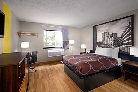 Queen Room - Mobility Access/Non-Smoking