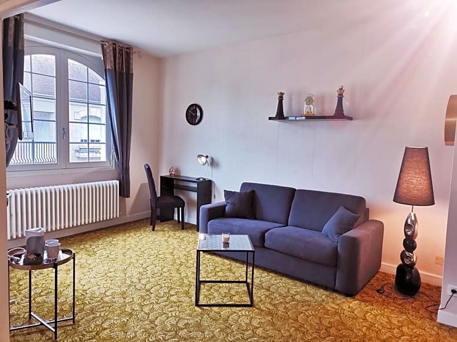 Aux Portes du Château