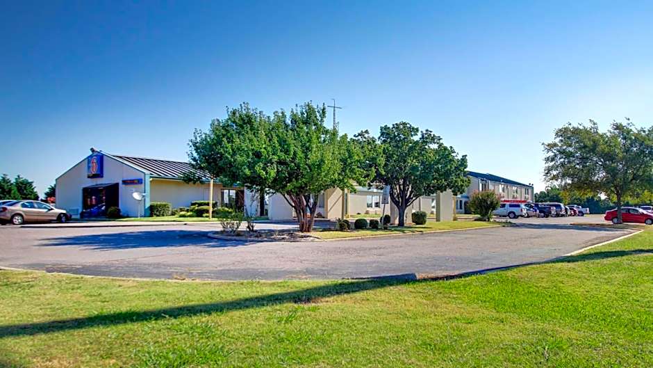 Quality Inn Shawnee North I-40