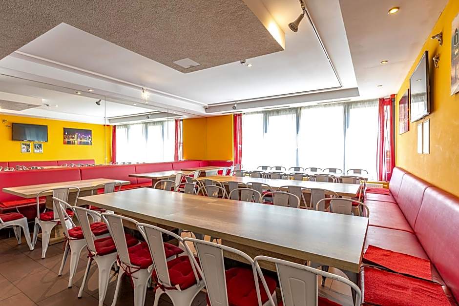A&T Hotel & Hostel