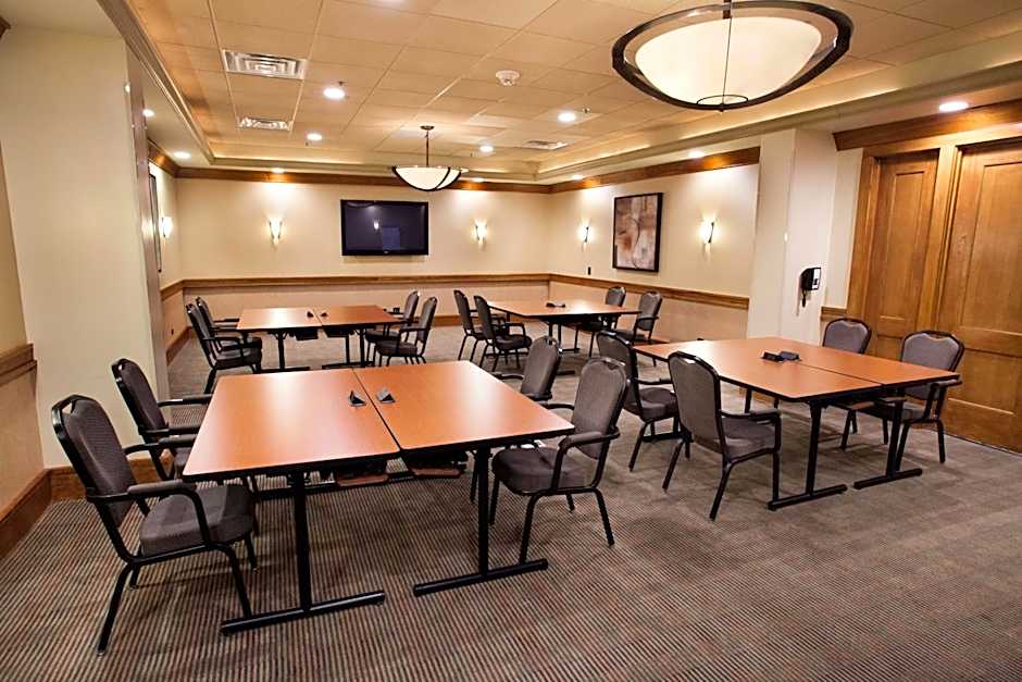 Hilton Suites Chicago Oak Brook