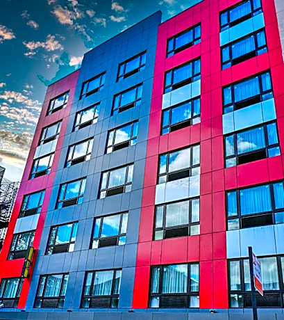 Super 8 by Wyndham Bronx Near Botanical Garden