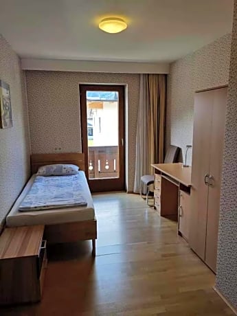 Single Room with Private External Bathroom