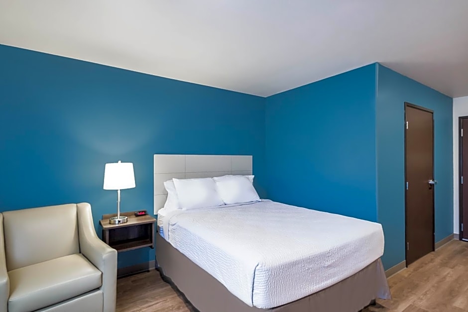 WoodSpring Suites Chicago Addison