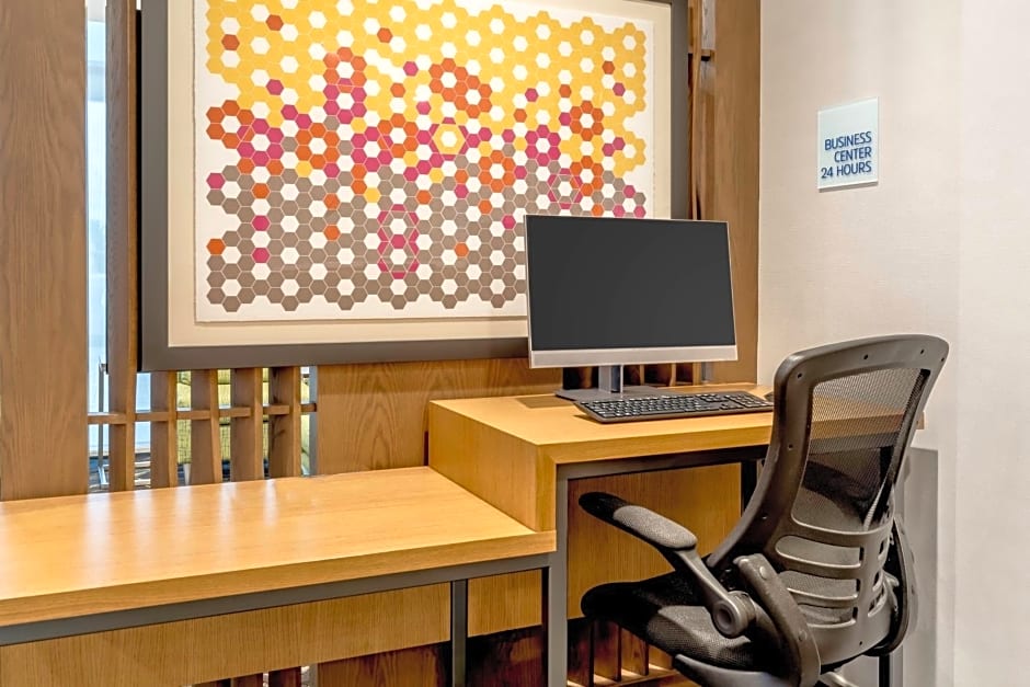 Holiday Inn Express & Suites Milwaukee - West Allis By IHG