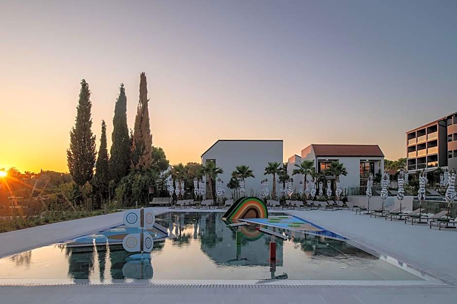 Molum Hotel & Residences