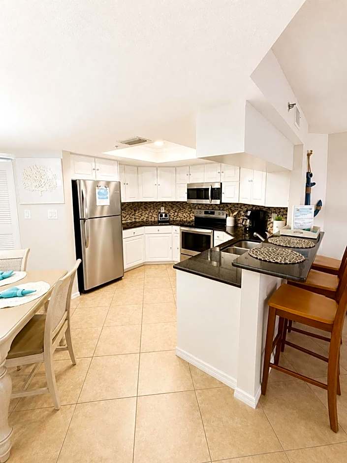 Beach Palms- Unit 102