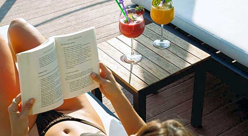 Lures Hotel